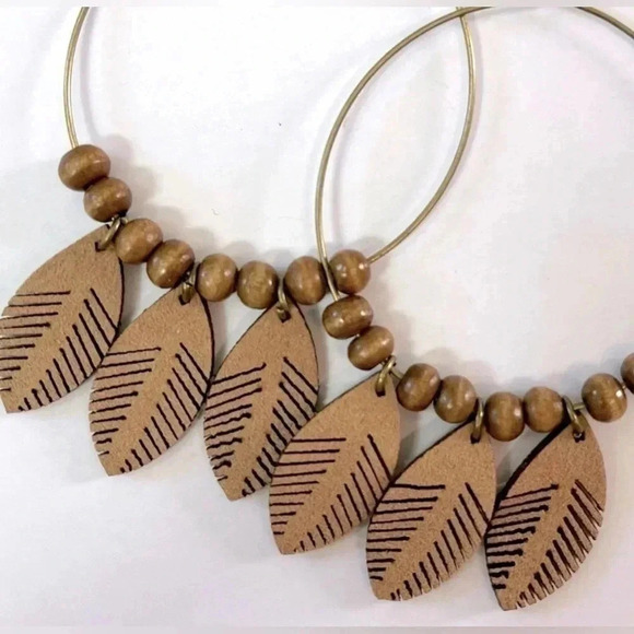 🔵NEW Round Wood Leaf Decor Drop Earrings - Picture 2 of 4